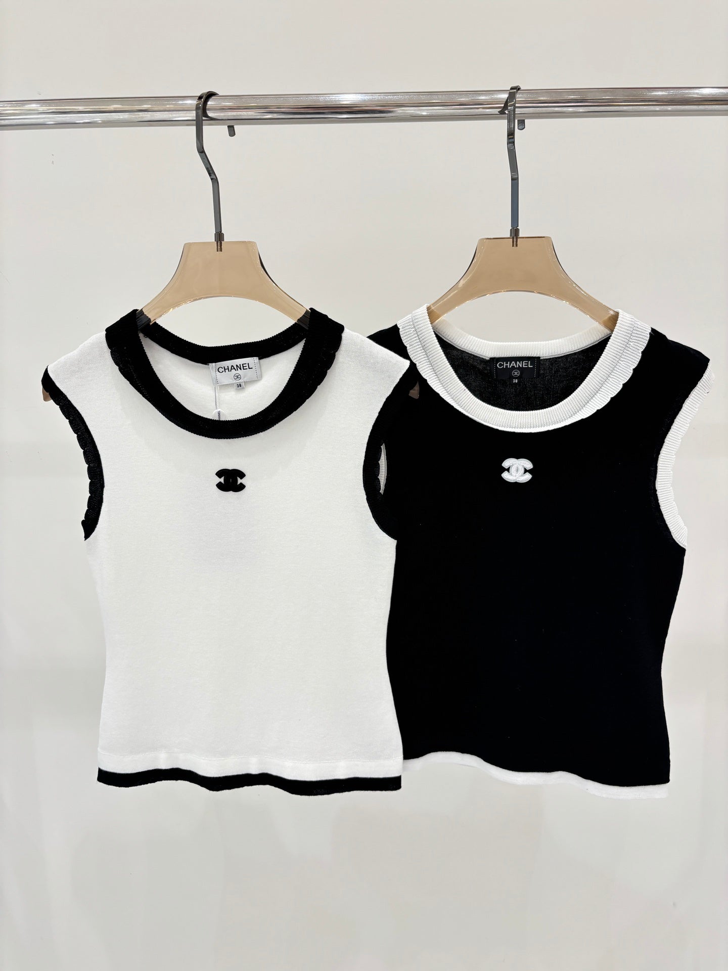 25 Round neck lace contrasting letter logo three-dimensional jacquard simple knitted vest
