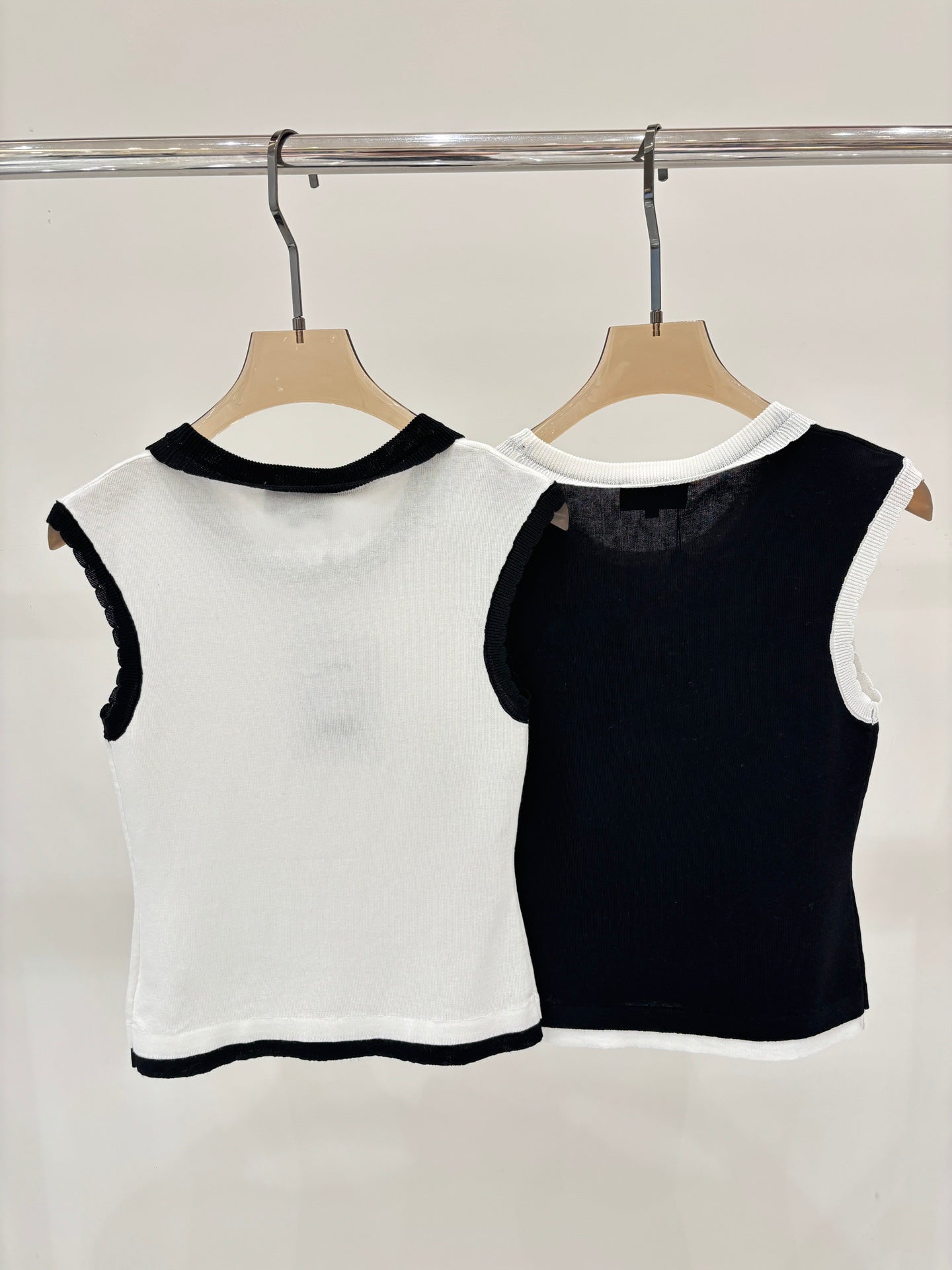 25 Round neck lace contrasting letter logo three-dimensional jacquard simple knitted vest
