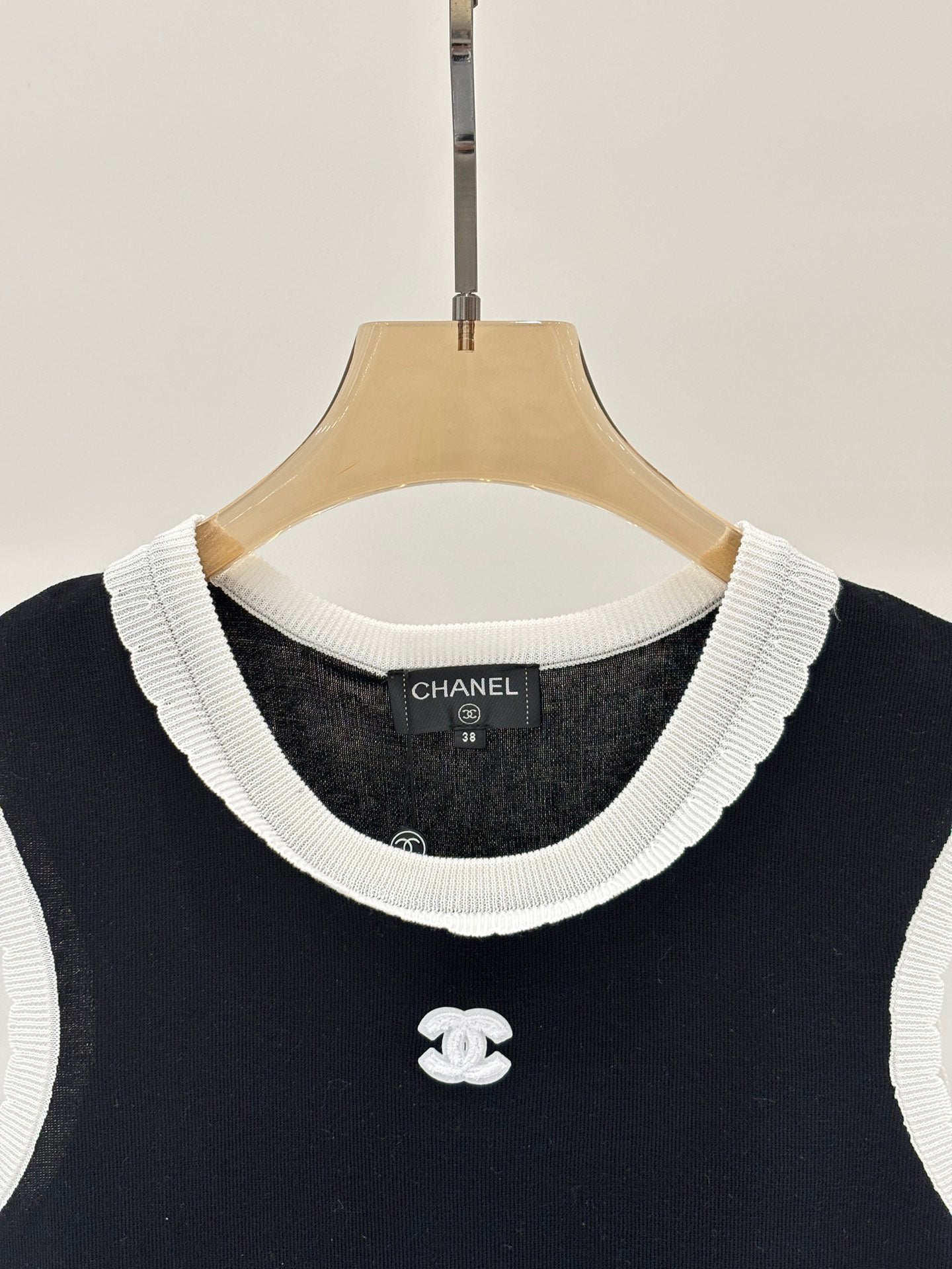 25 Round neck lace contrasting letter logo three-dimensional jacquard simple knitted vest