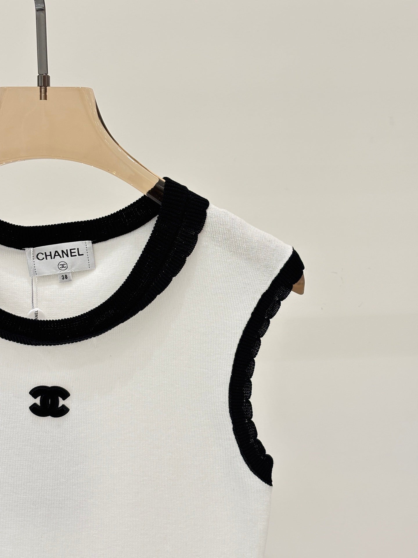 25 Round neck lace contrasting letter logo three-dimensional jacquard simple knitted vest
