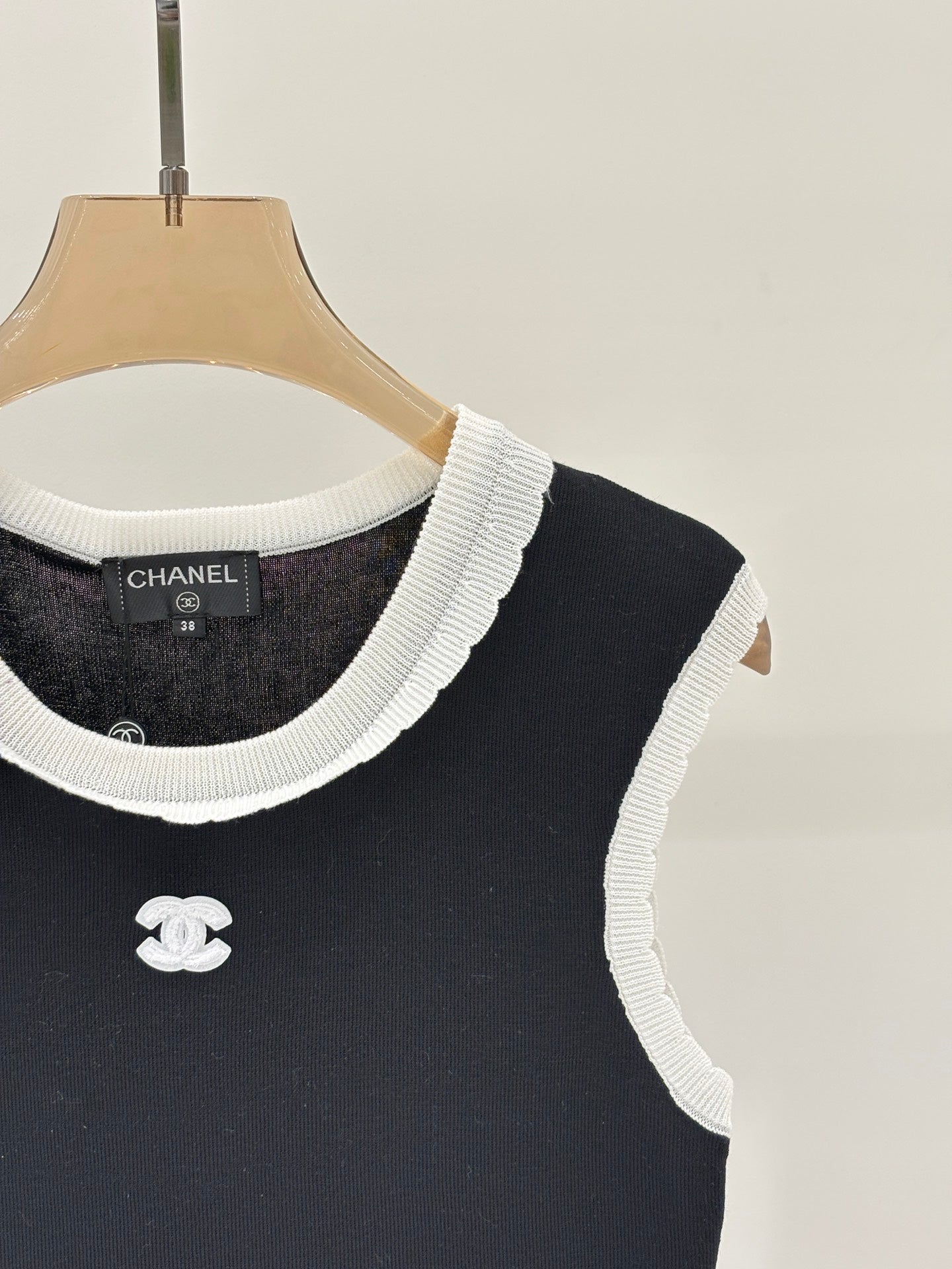 25 Round neck lace contrasting letter logo three-dimensional jacquard simple knitted vest