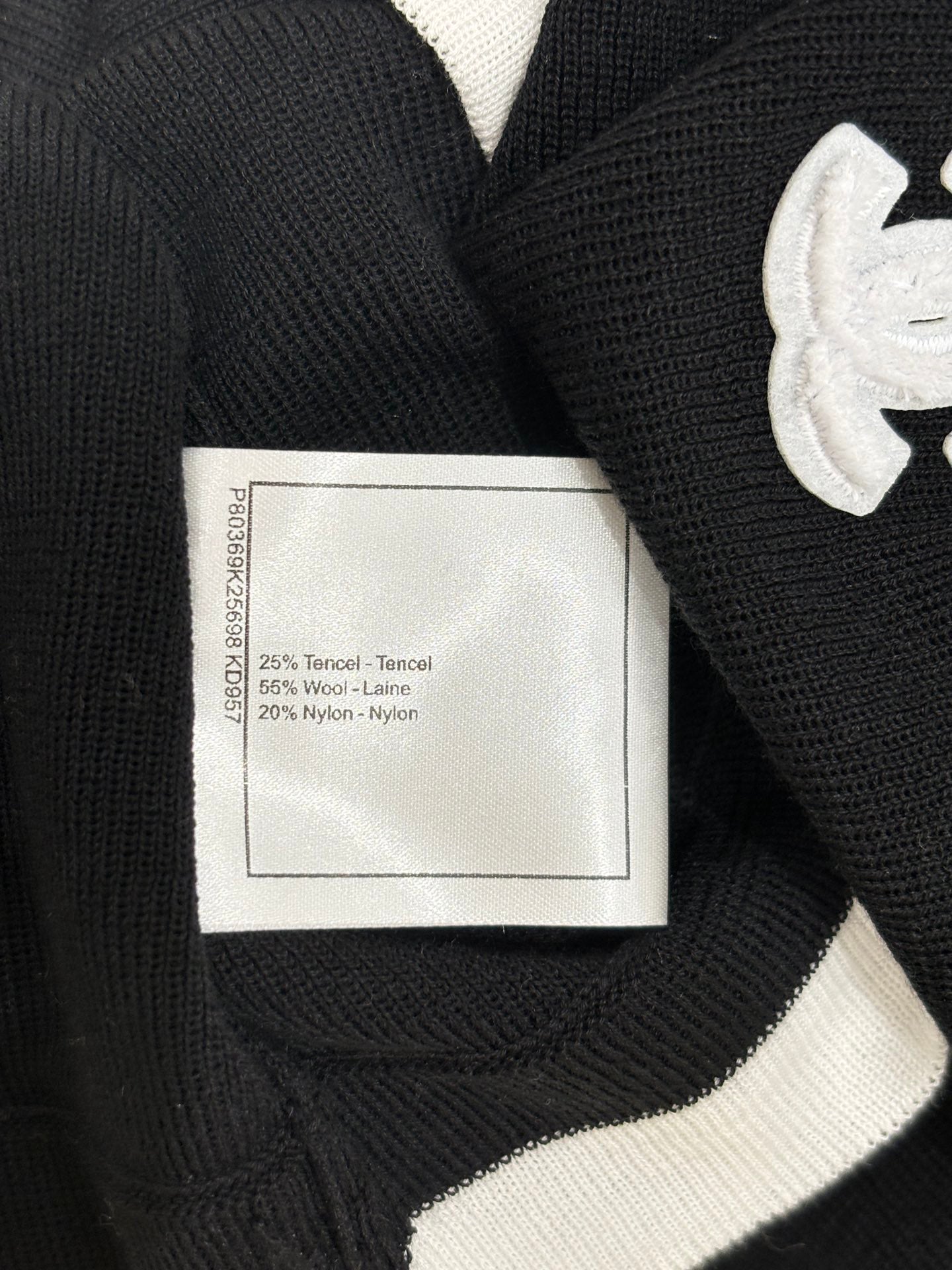 25 Round neck lace contrasting letter logo three-dimensional jacquard simple knitted vest