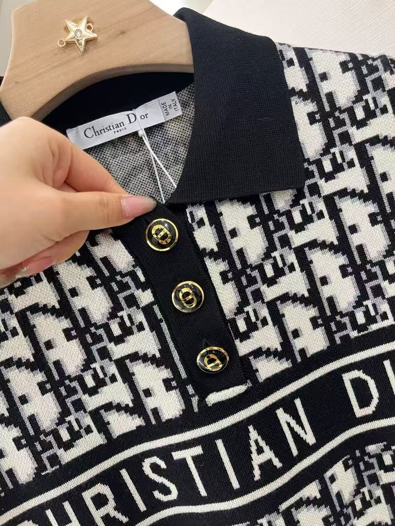 25 Jacquard knit lapel short sleeved shirt