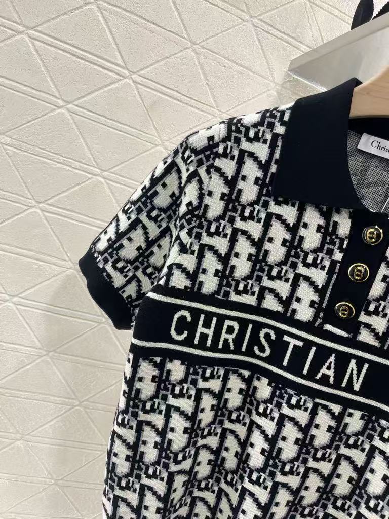 25 Jacquard knit lapel short sleeved shirt