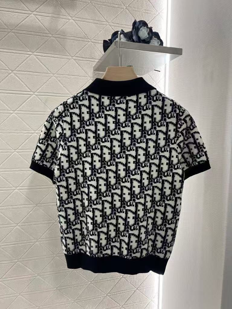 25 Jacquard knit lapel short sleeved shirt