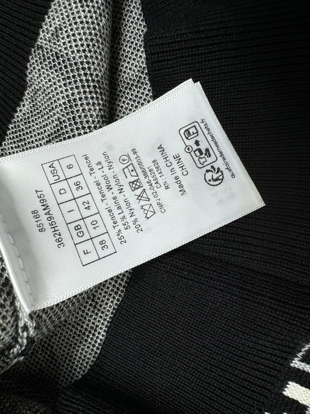 25 Jacquard knitted vest