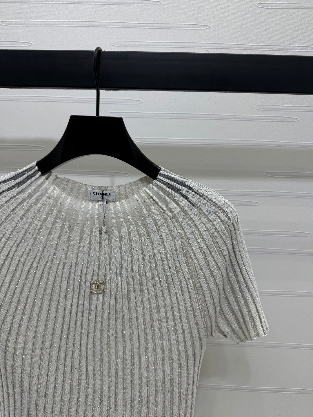 25 Round neck vertical stripe knitted top