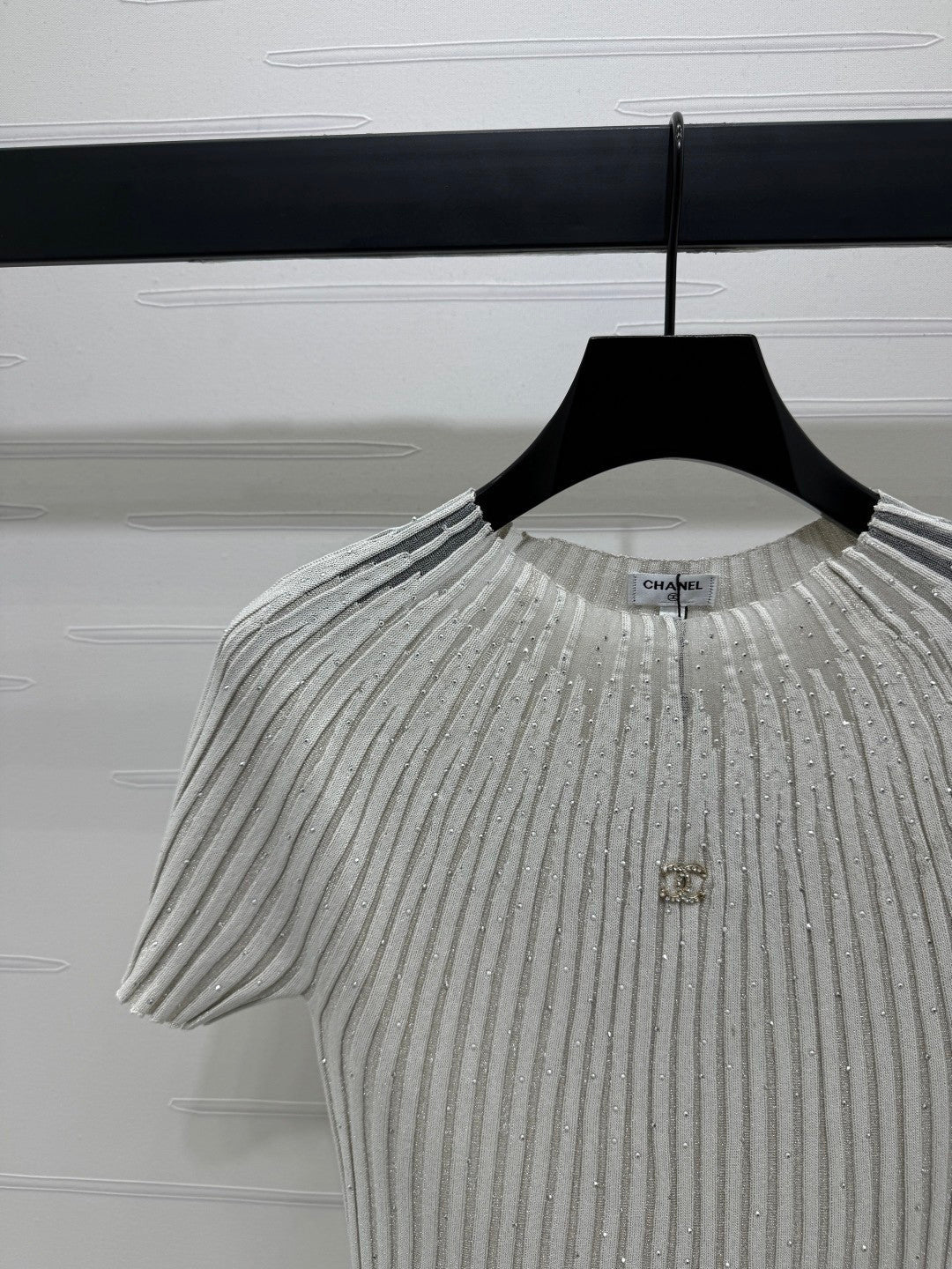 25 Round neck vertical stripe knitted top