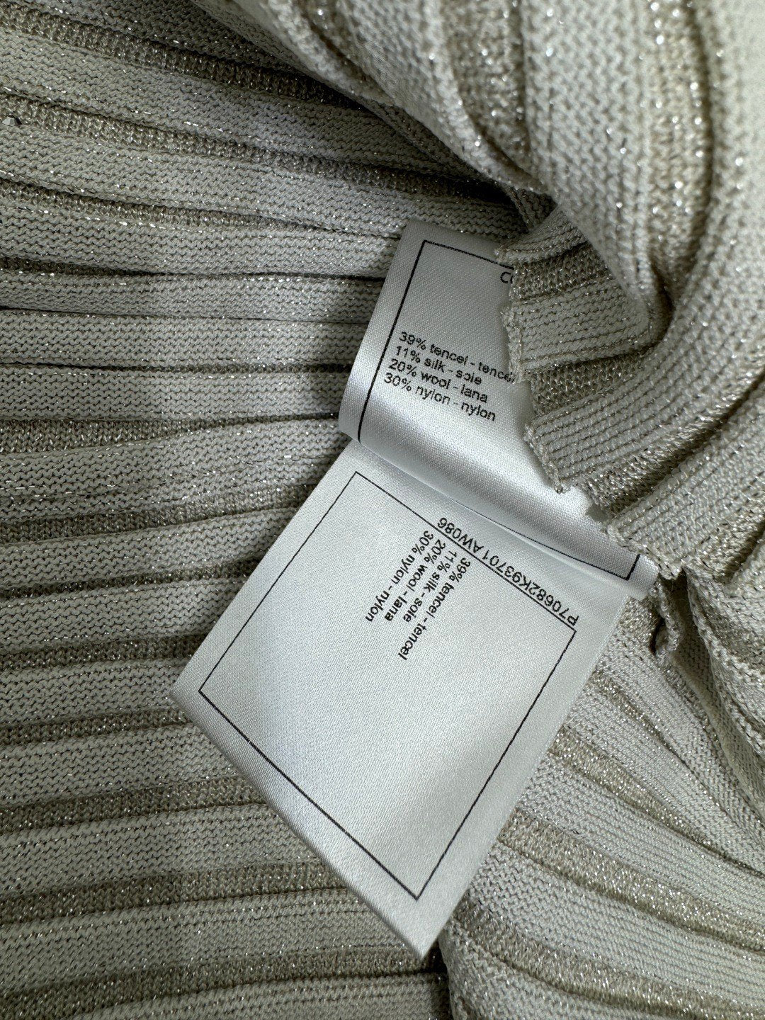 25 Round neck vertical stripe knitted top