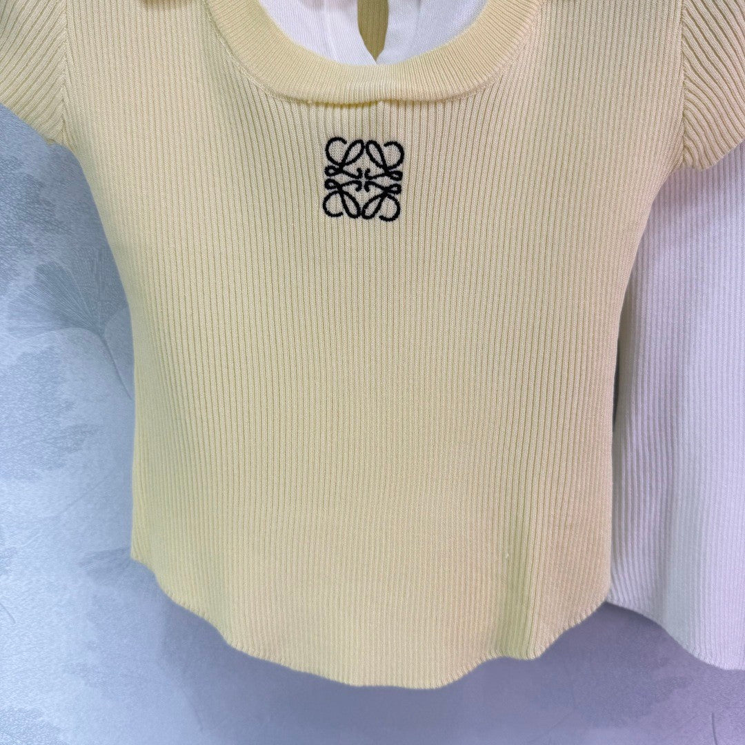 25 Short sleeved fake two-piece knitted top)
