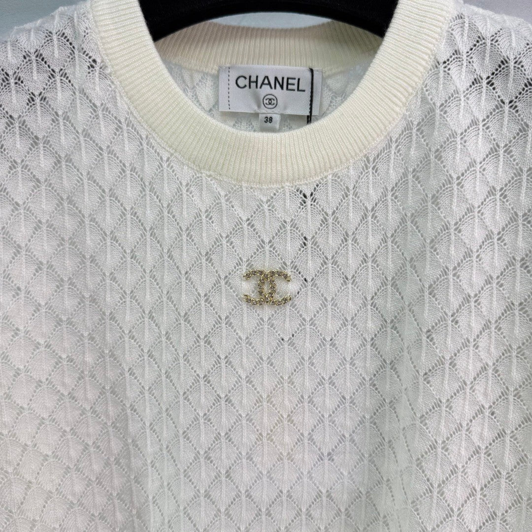25 Short sleeved knitted top