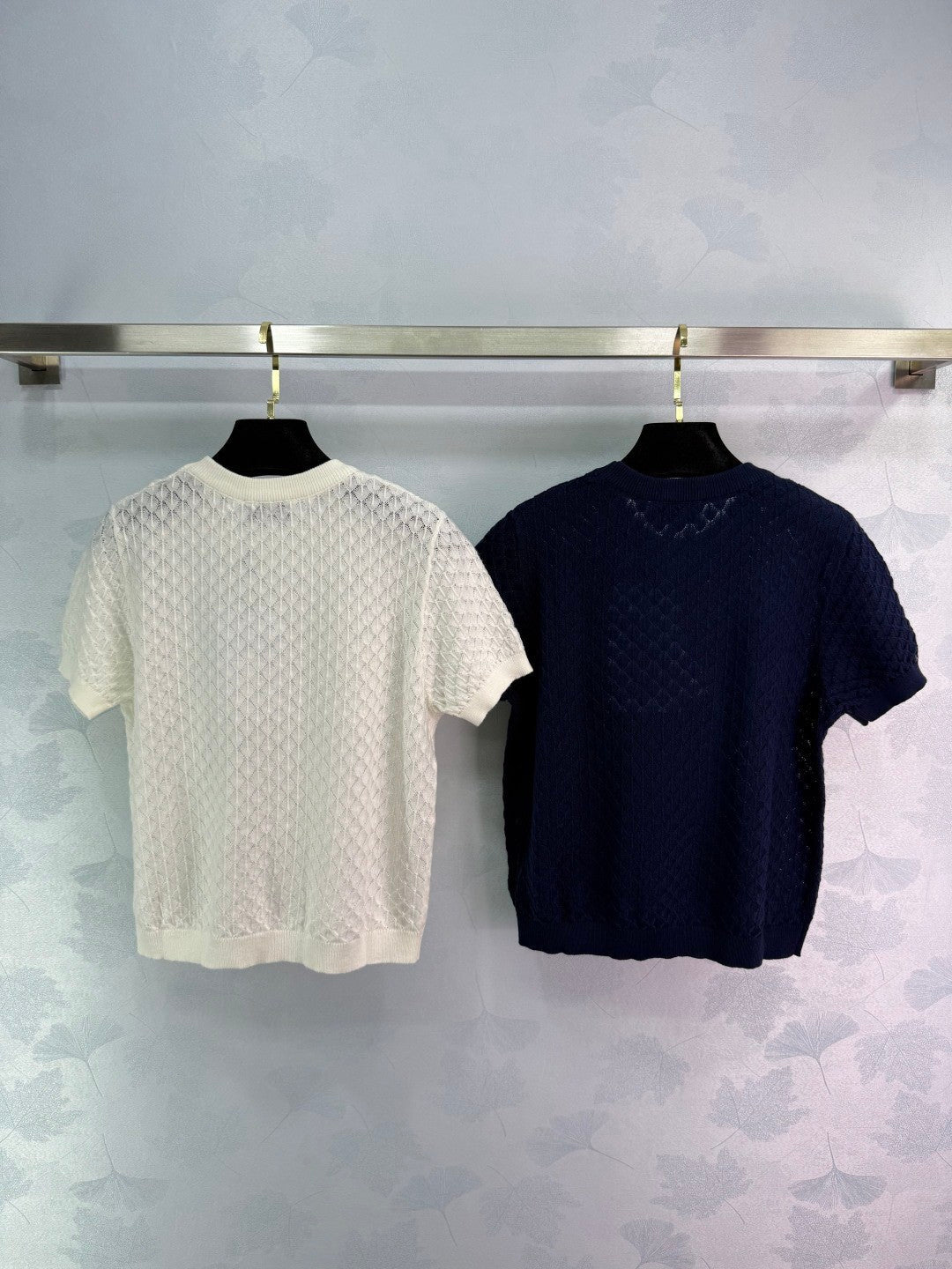 25 Short sleeved knitted top
