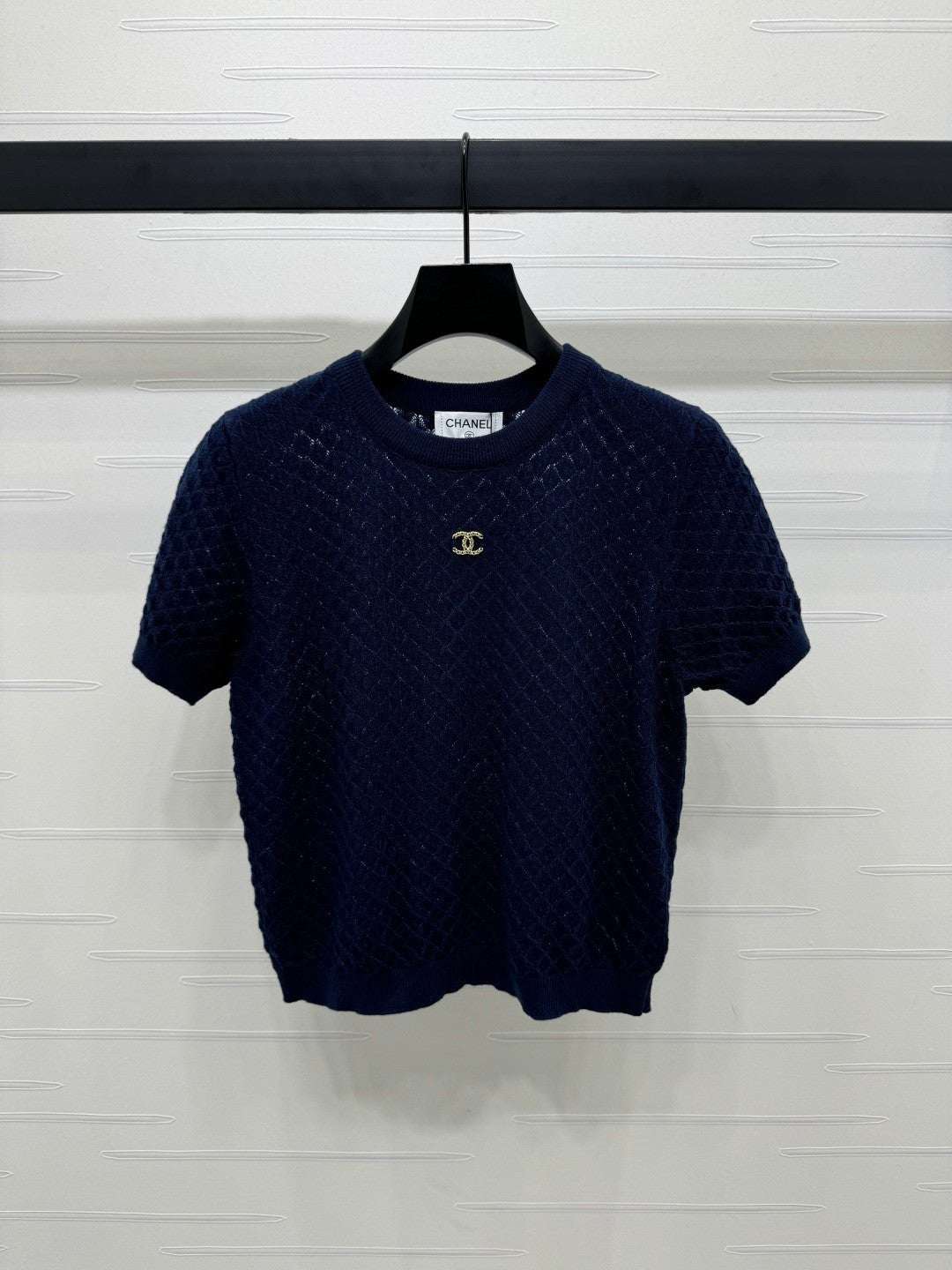 25 Short sleeved knitted top