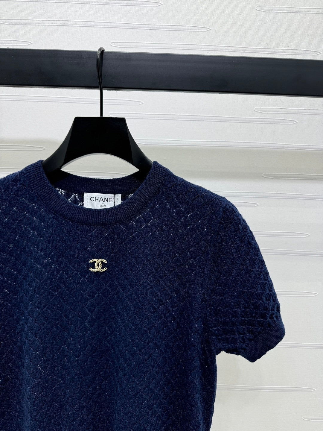 25 Short sleeved knitted top