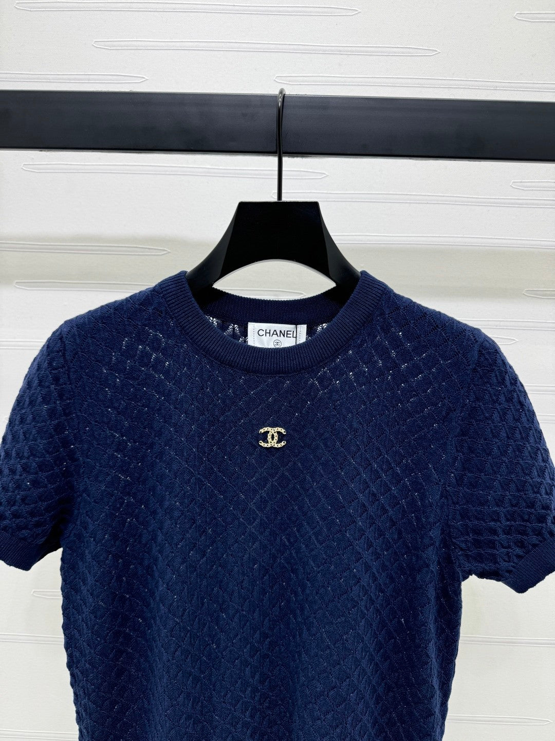 25 Short sleeved knitted top