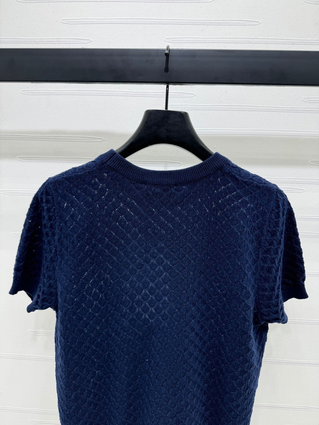 25 Short sleeved knitted top