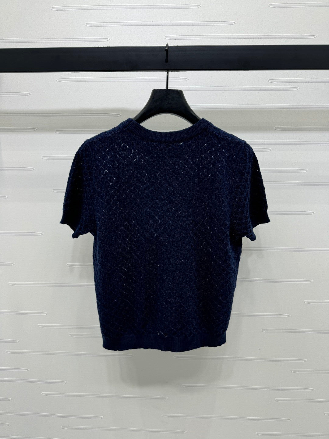 25 Short sleeved knitted top