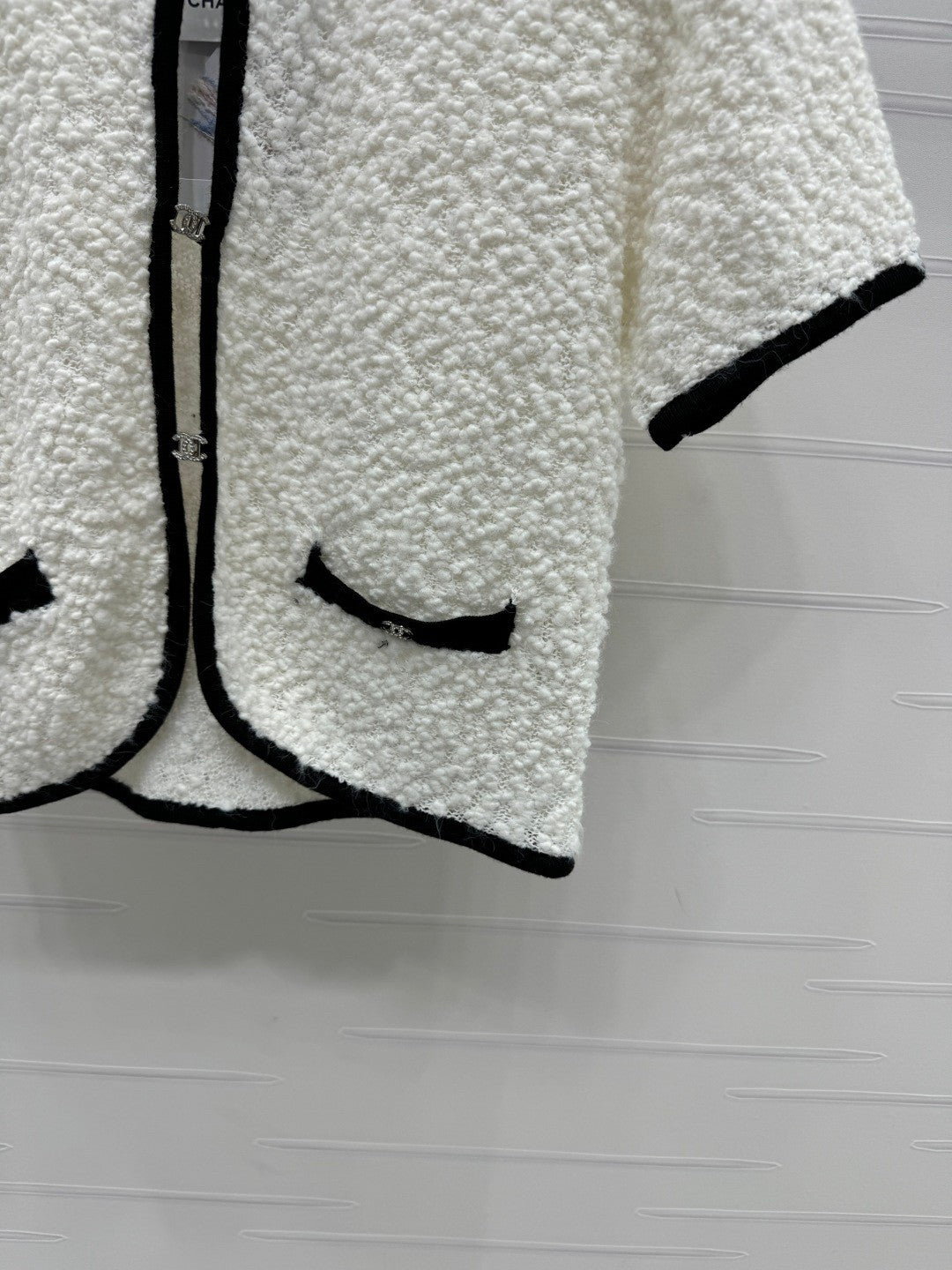 25 Particle velvet knitted short sleeved cardigan