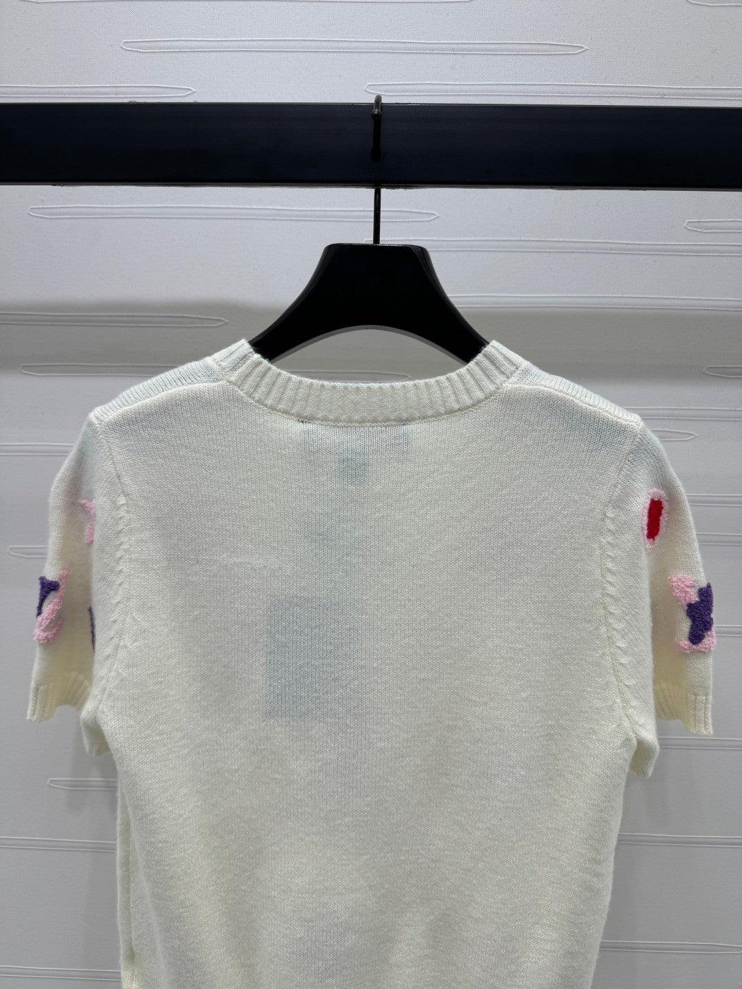 25 Embossed round neck short sleeved knit