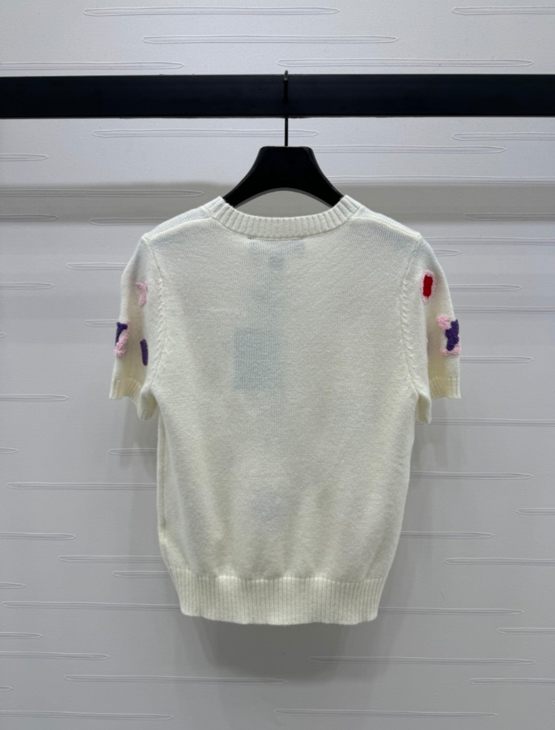 25 Embossed round neck short sleeved knit