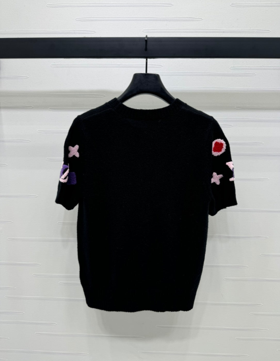 25 Embossed round neck short sleeved knit