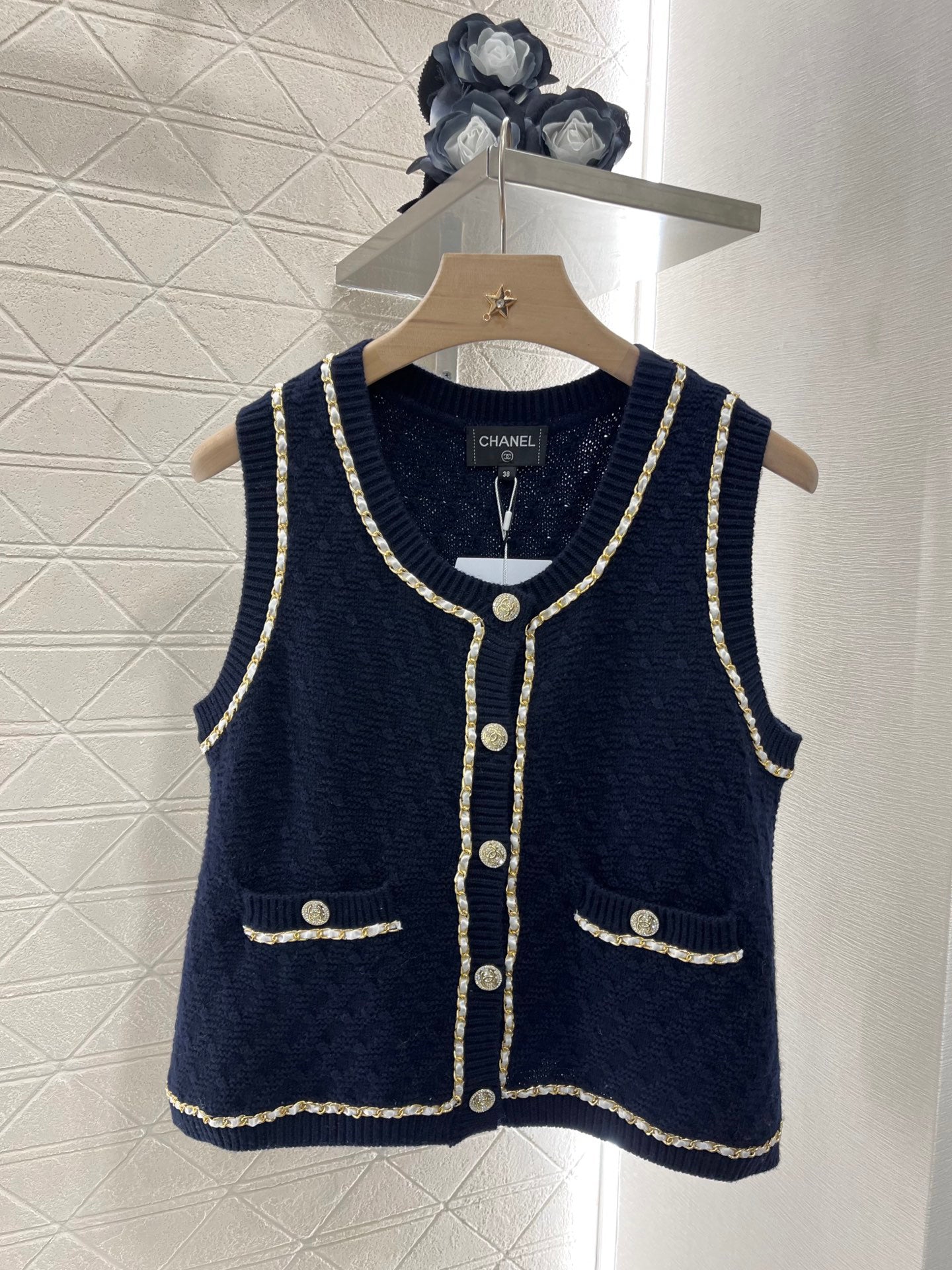 2025 New Leather Chain Knitted Vest