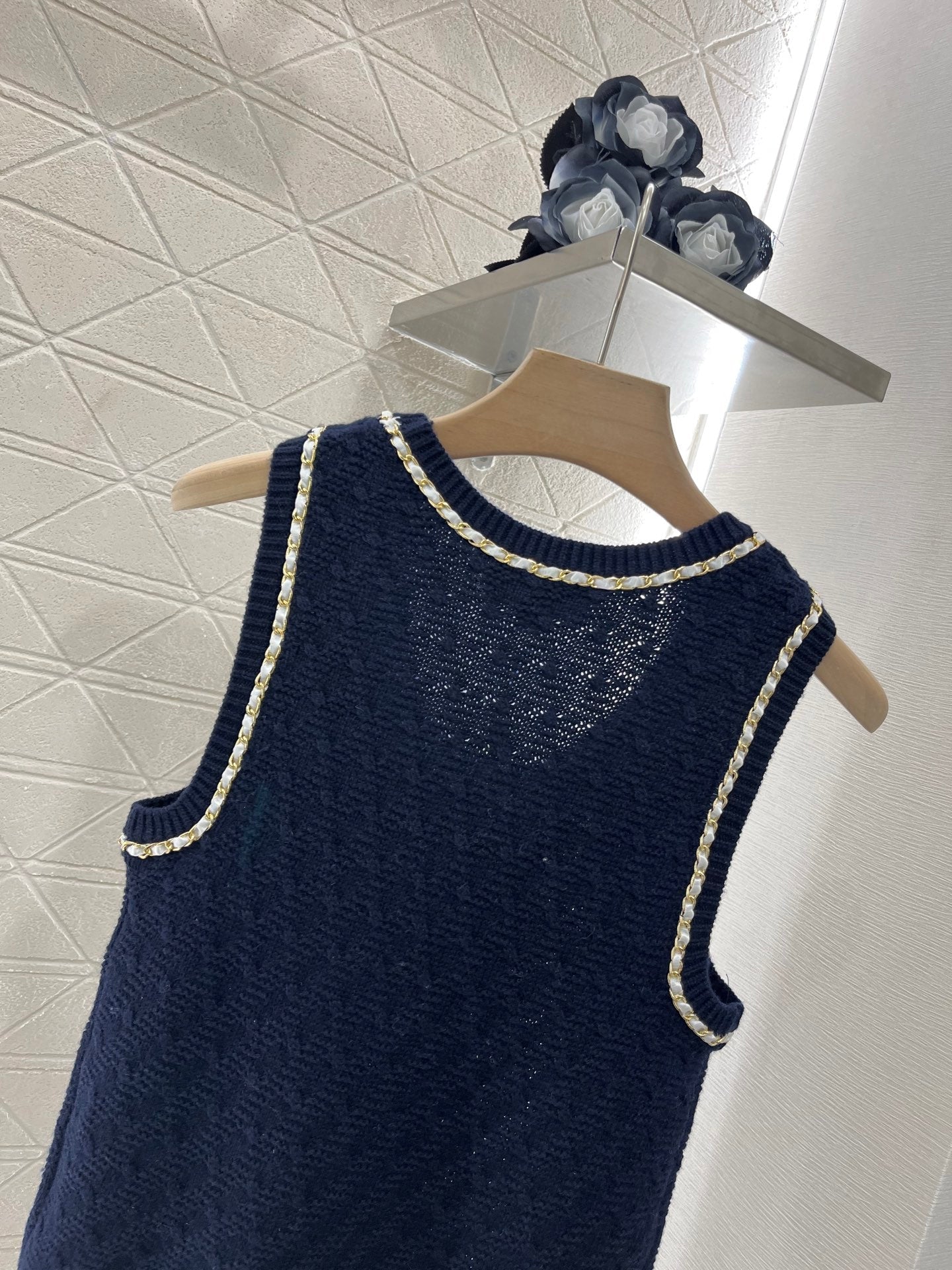 2025 New Leather Chain Knitted Vest
