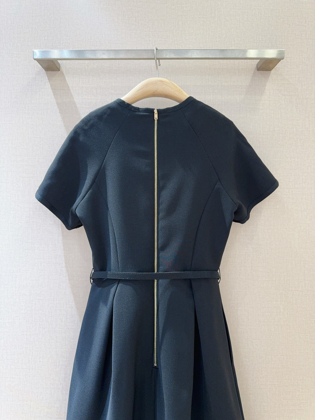 2025 new three-dimensional round neck raglan sleeve dress