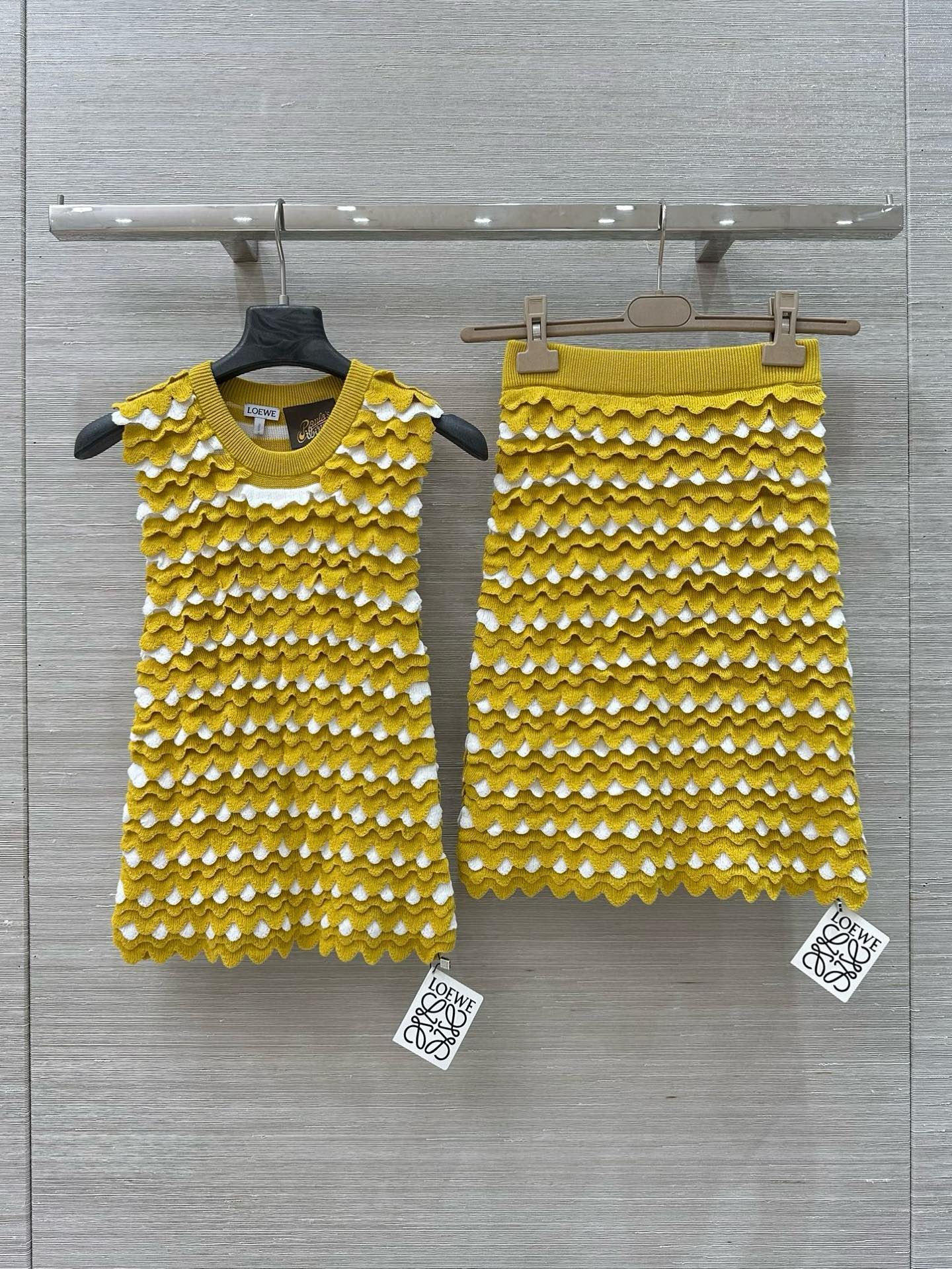 25 Scale Knit Vest Top Skirt Set