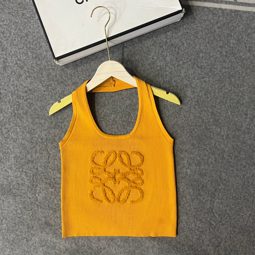 25 3D embossed logo knitted vest