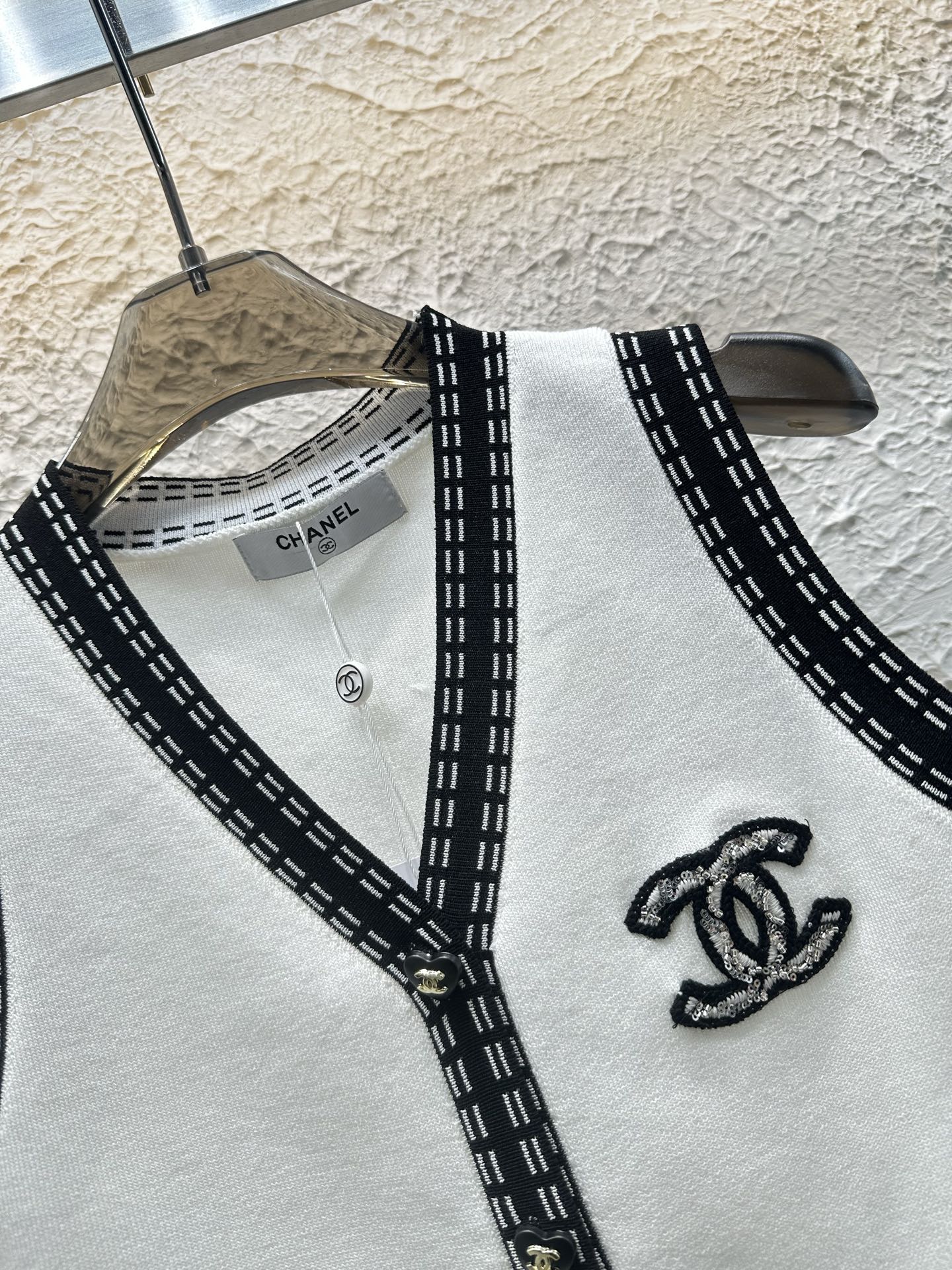 25 Summer New V-neck Knitted Vest