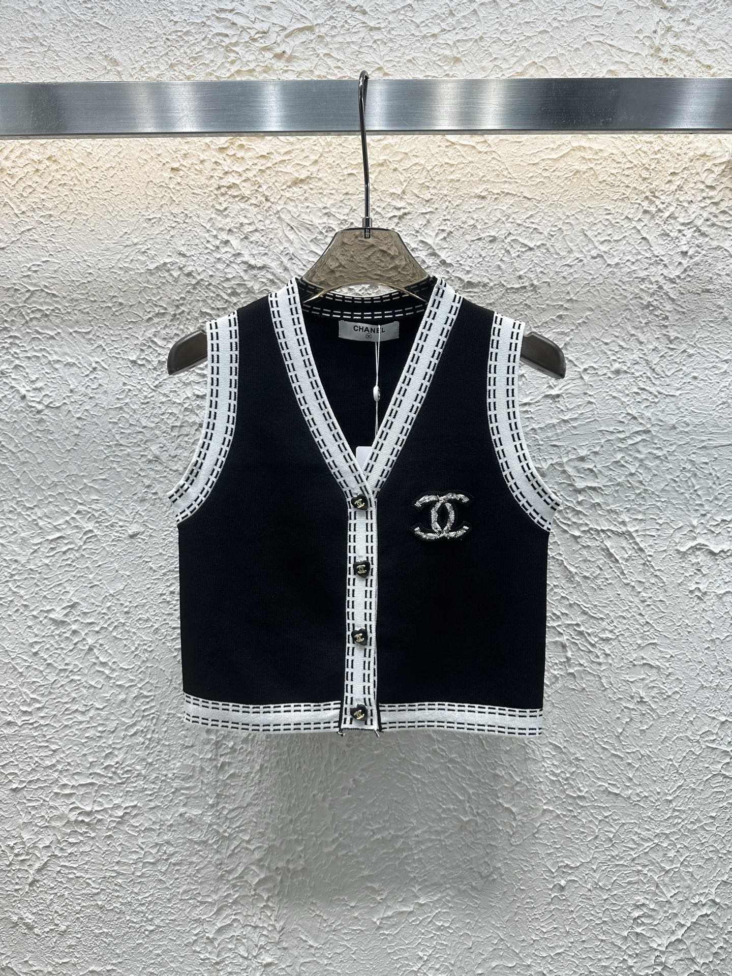 25 Summer New V-neck Knitted Vest