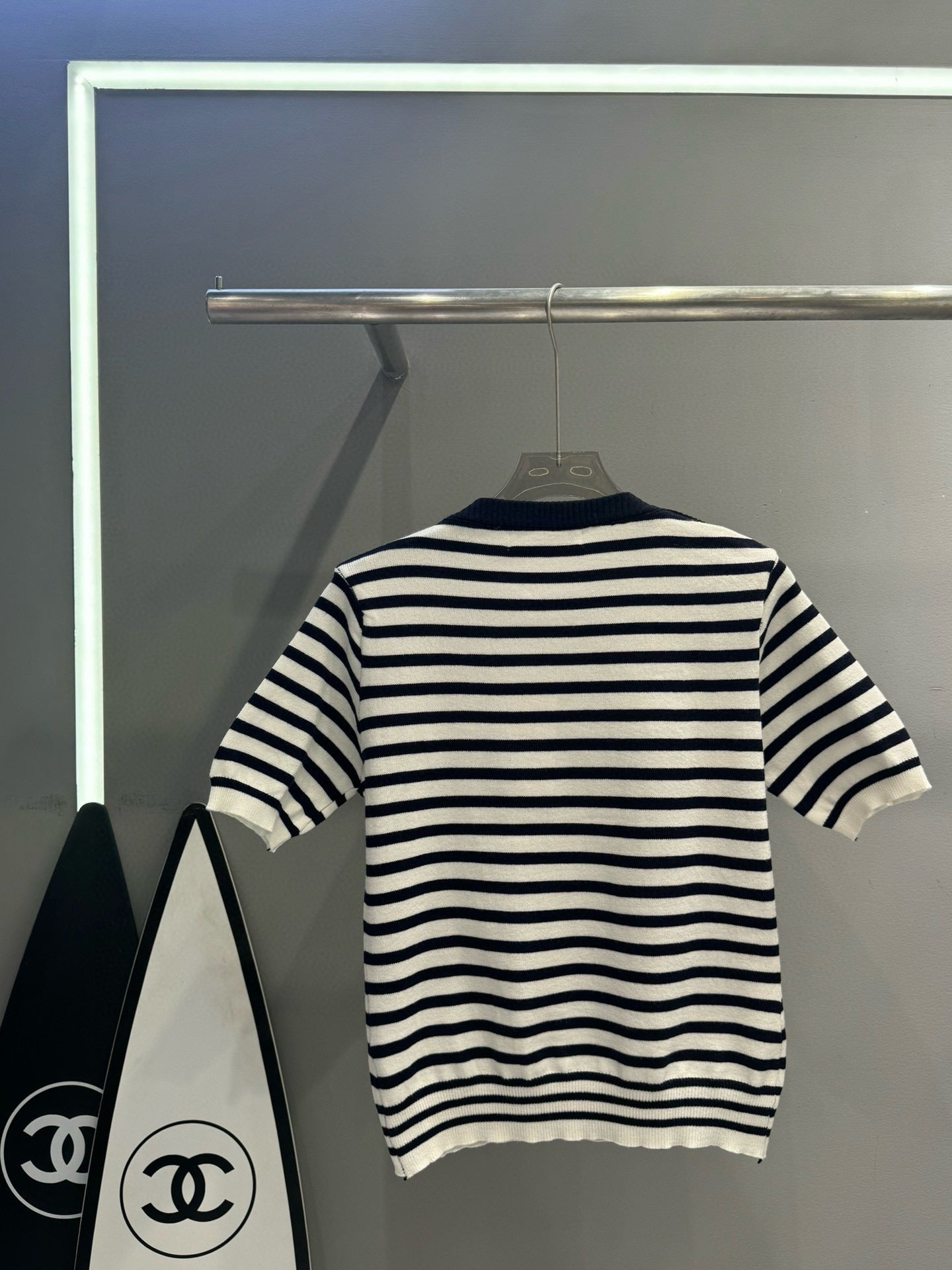 25 Pentagram Letter Jacquard Gold Button Shoulder Button Striped Crew Neck Knit Short Sleeve