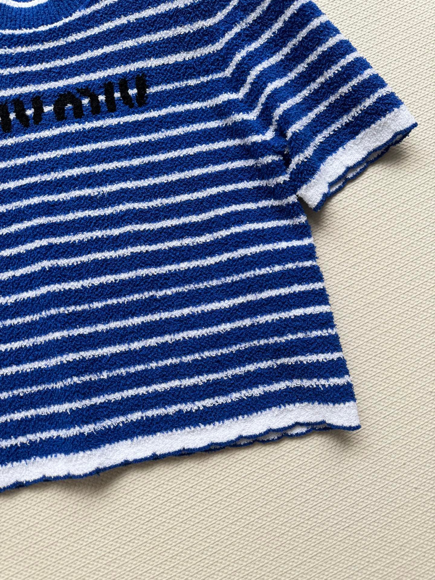 25 New Striped Knitted Short Sleeve Suit