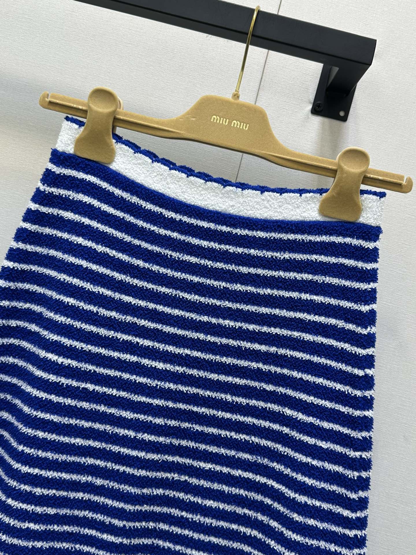 25 New Striped Knitted Short Sleeve Suit