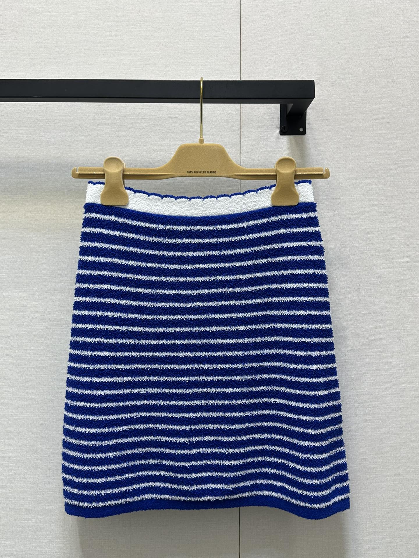 25 New Striped Knitted Short Sleeve Suit