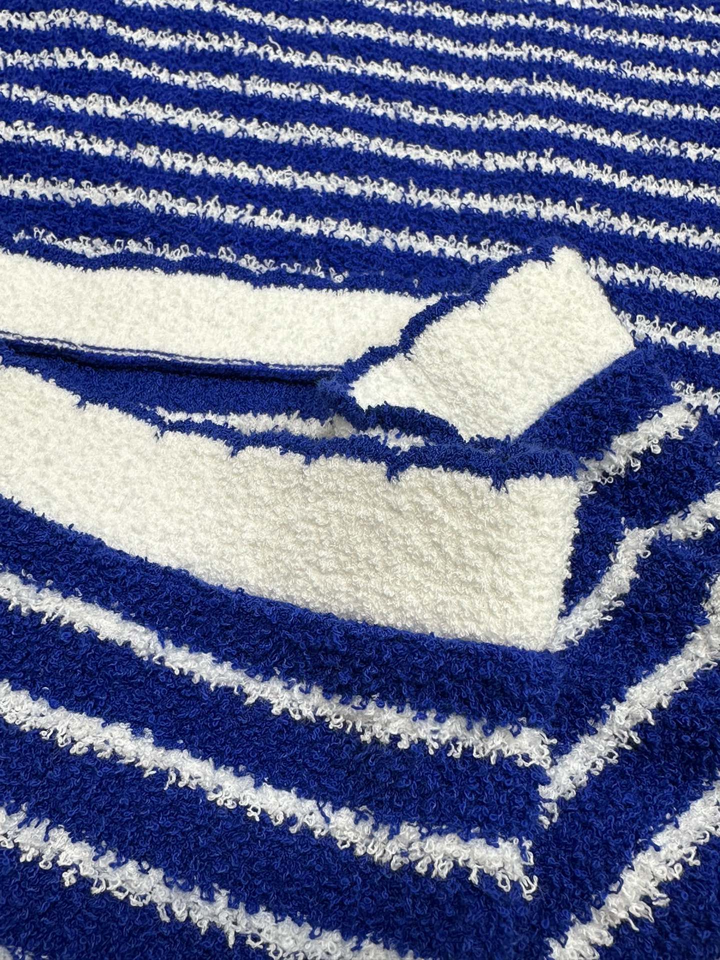 25 New Striped Knitted Short Sleeve Suit