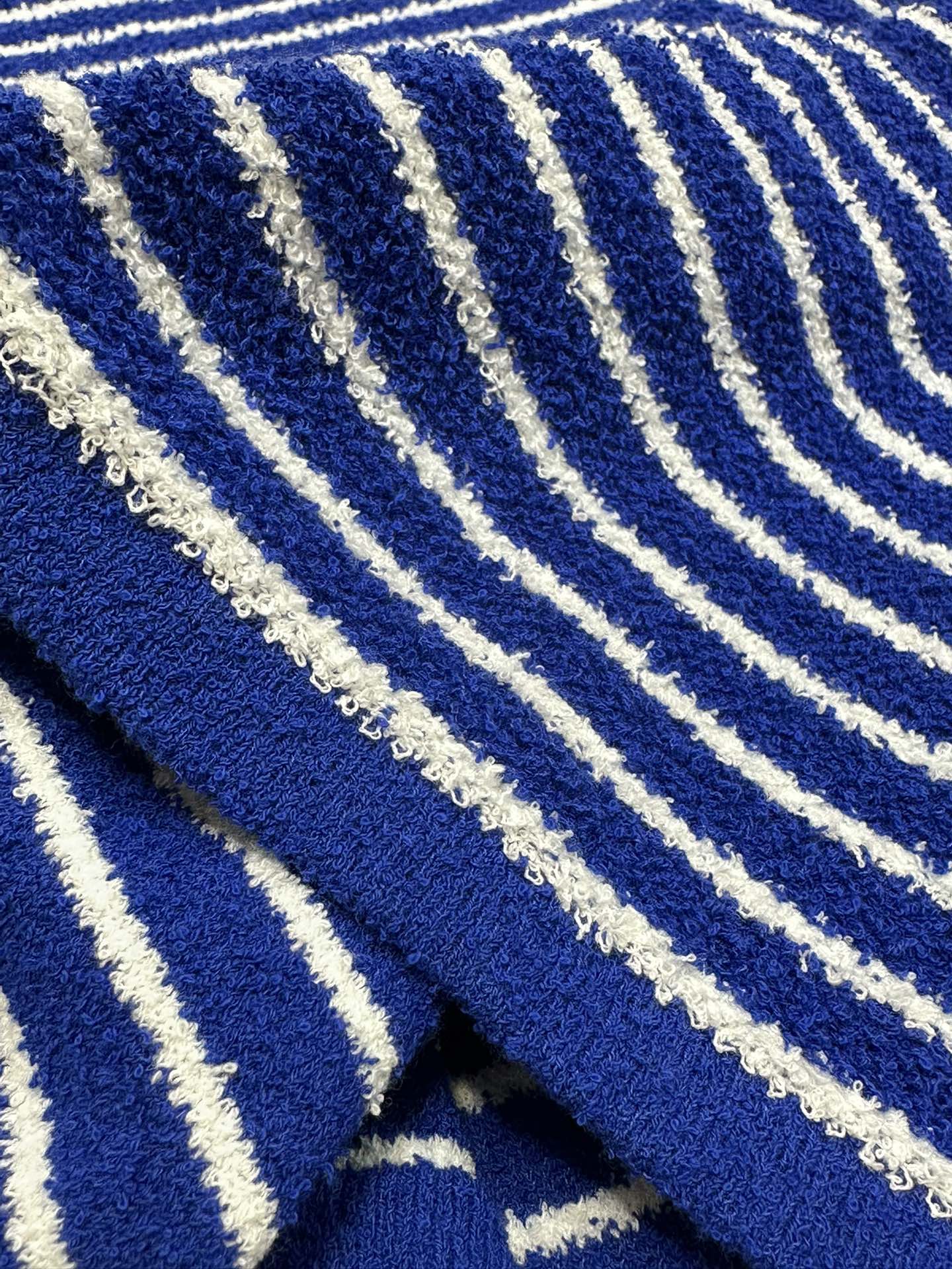 25 New Striped Knitted Short Sleeve Suit