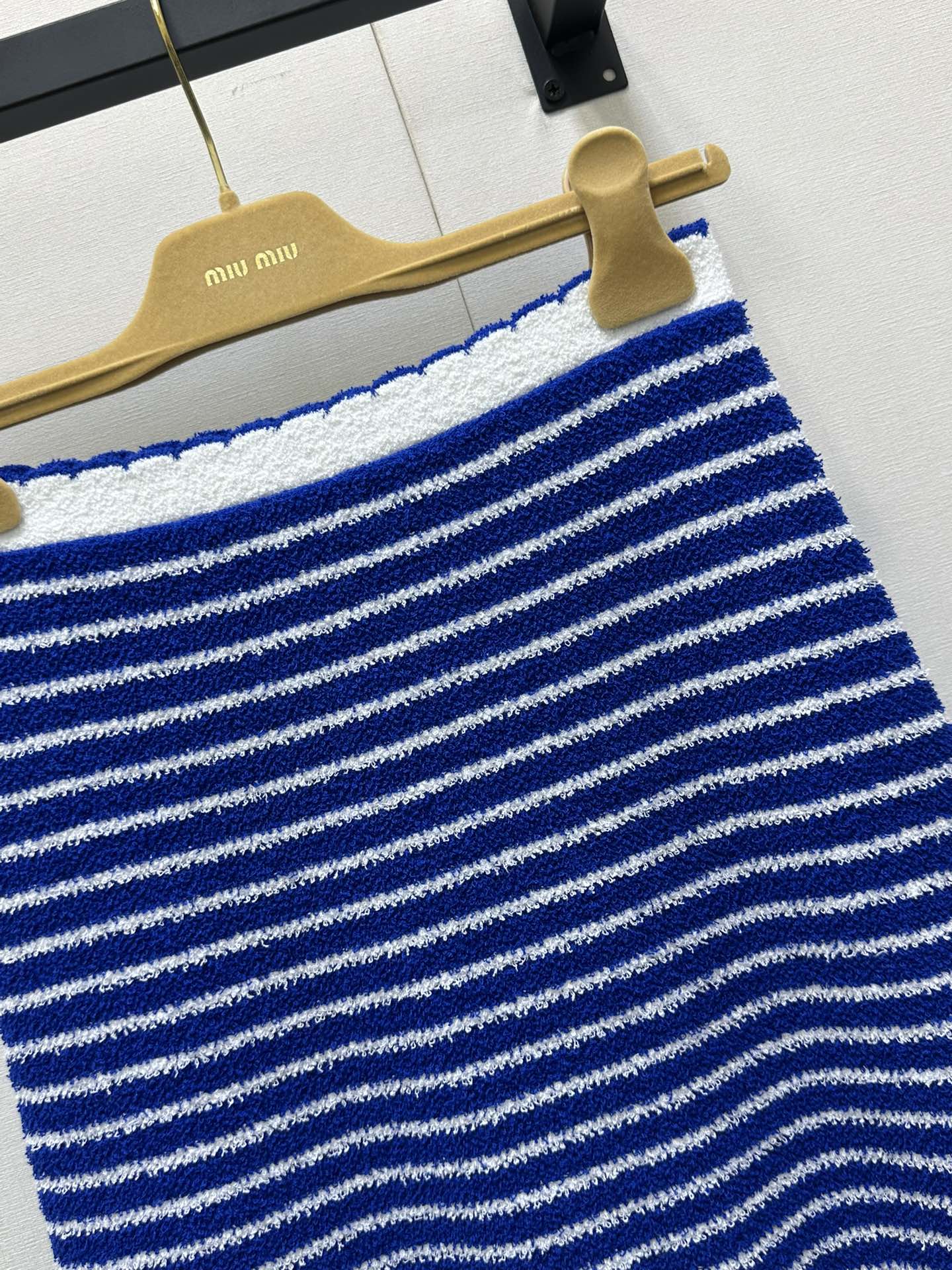25 New Striped Knitted Short Sleeve Suit