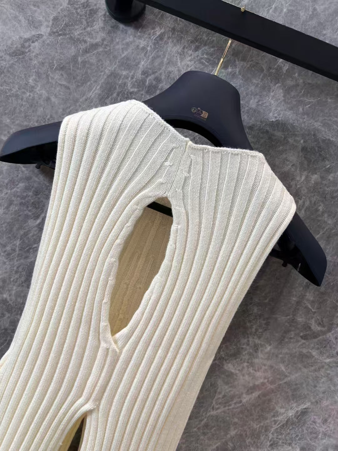25Ss new spring and summer slit slim fit knitted vest top
