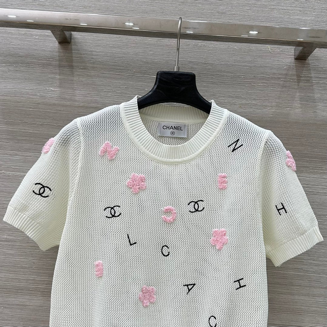 25 Lettering embellished open-knit short sleeves