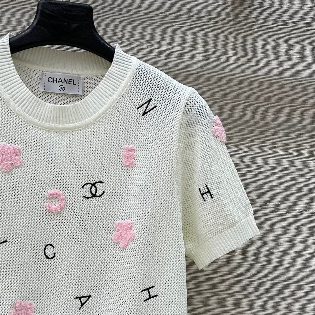 25 Lettering embellished open-knit short sleeves