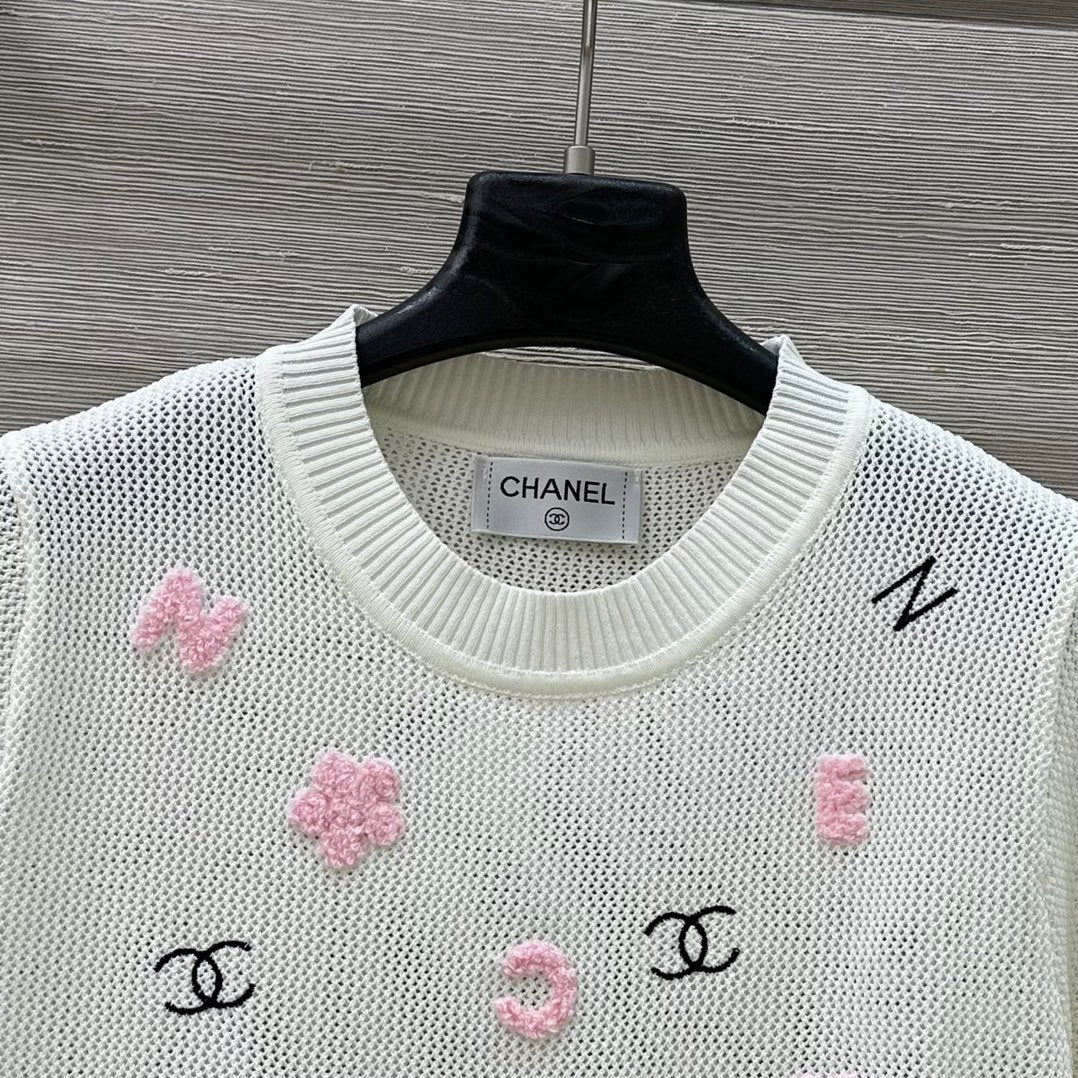 25 Lettering embellished open-knit short sleeves
