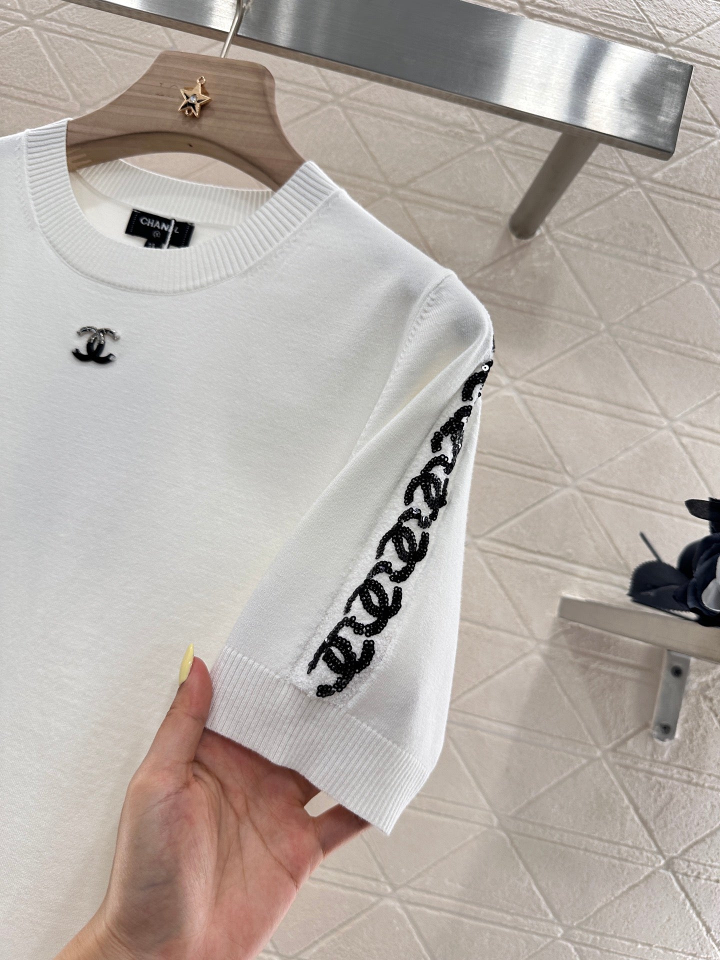 2025 New Arrivals Shoulder Sleeve Sequin Double C Knitted Short Sleeve