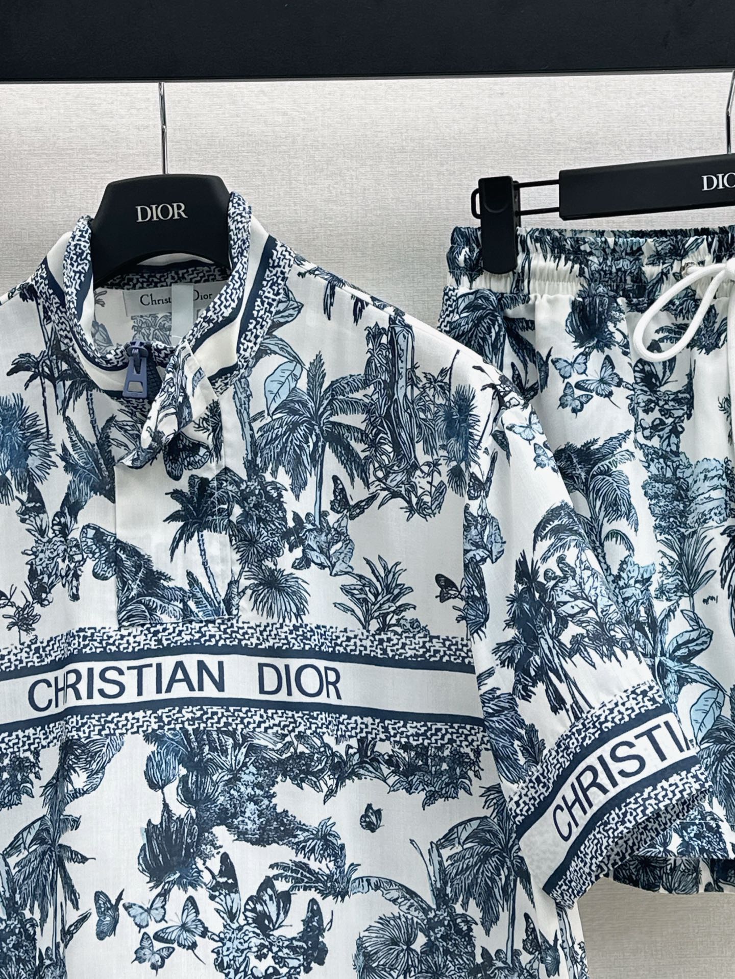 25Ss Spring and Summer latest jungle print casual suit with stand-up collar casual top + elastic waist shorts