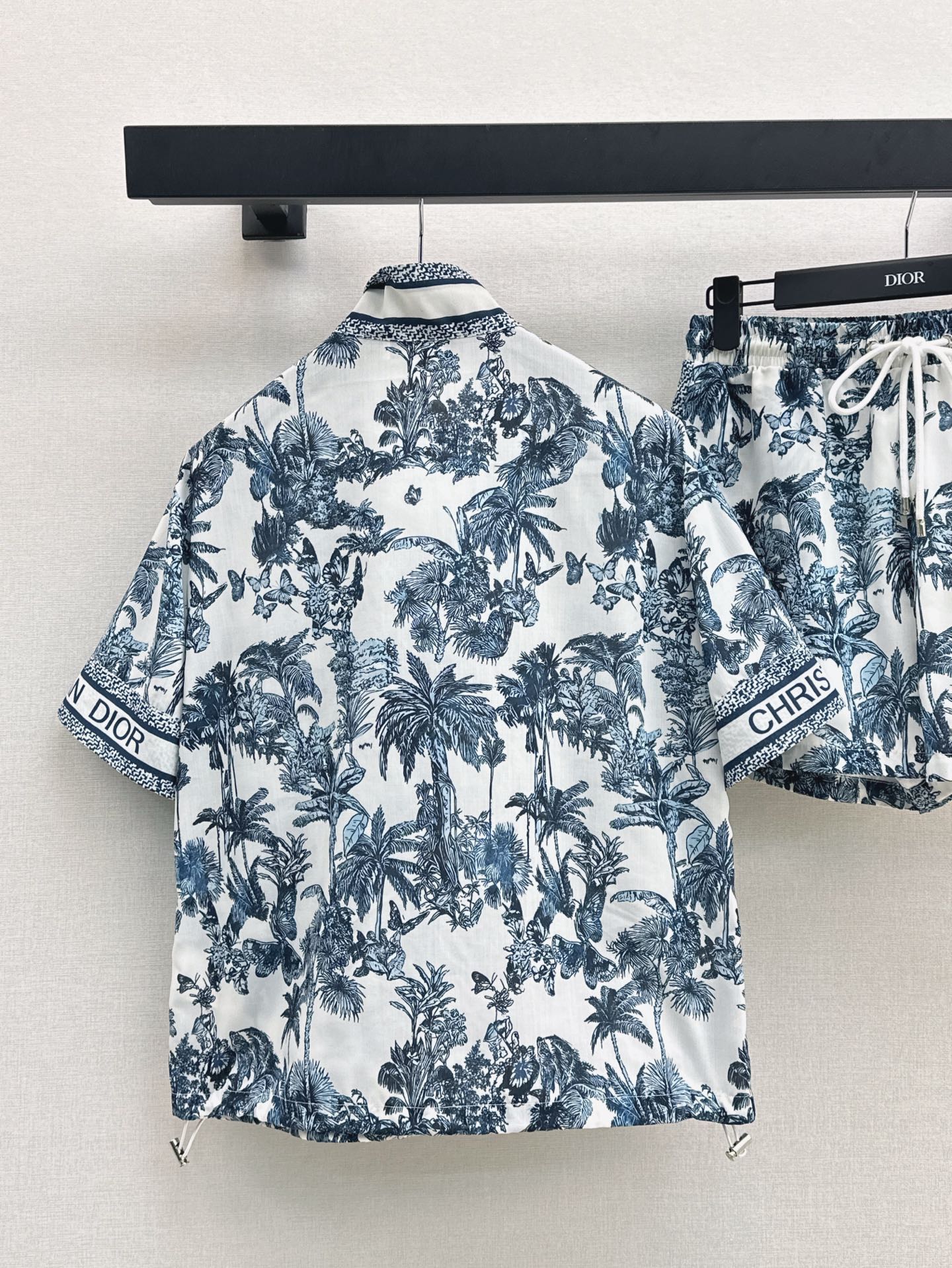 25Ss Spring and Summer latest jungle print casual suit with stand-up collar casual top + elastic waist shorts