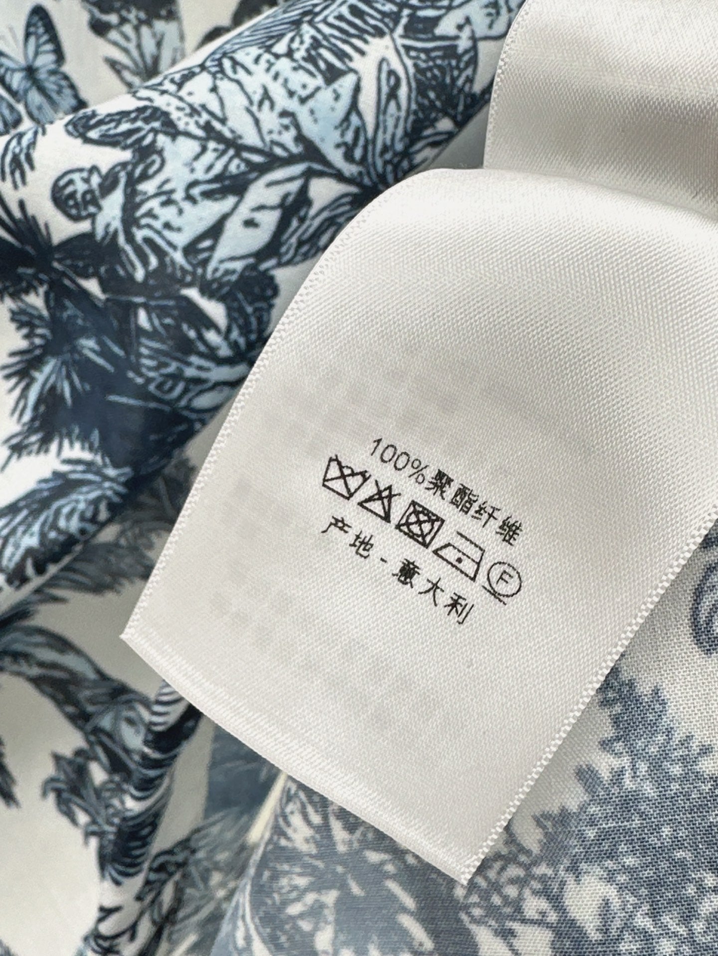 25Ss Spring and Summer latest jungle print casual suit with stand-up collar casual top + elastic waist shorts