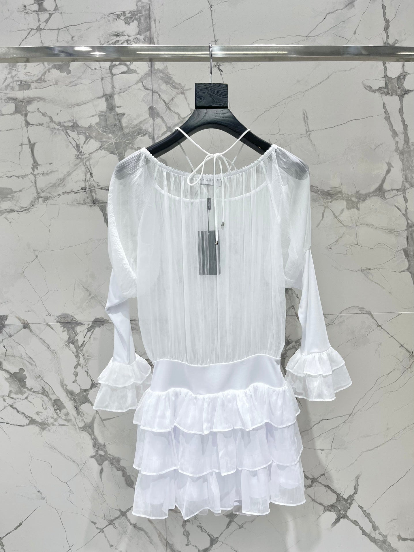 25 new pleated texture halter neck off-shoulder leg of lamb sleeves multi-layered ruffle dress