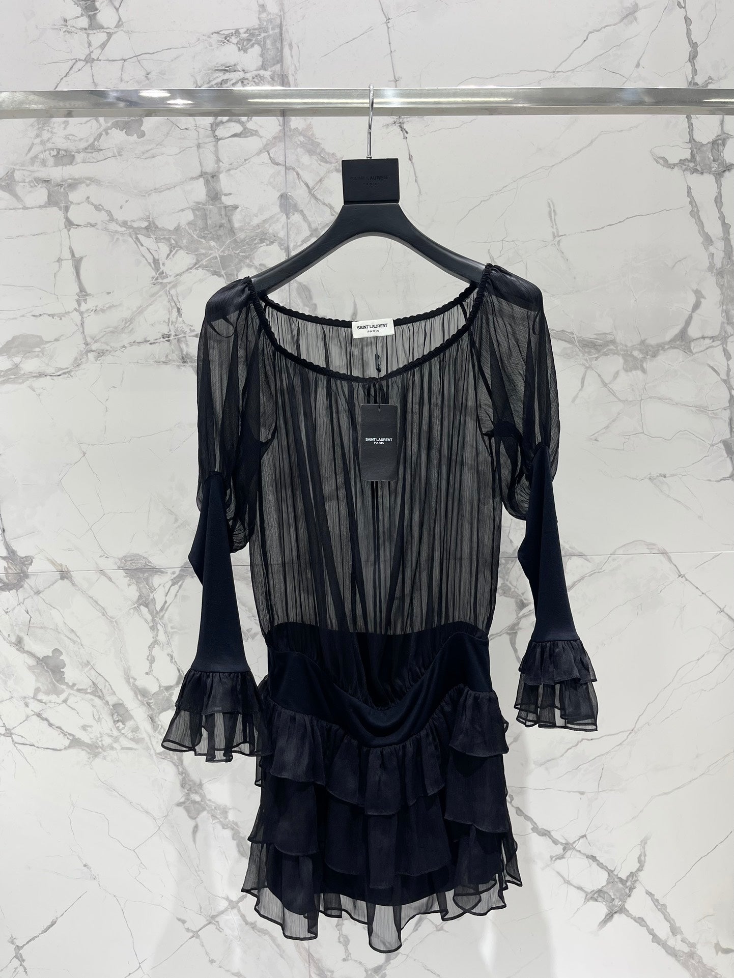 25 new pleated texture halter neck off-shoulder leg of lamb sleeves multi-layered ruffle dress