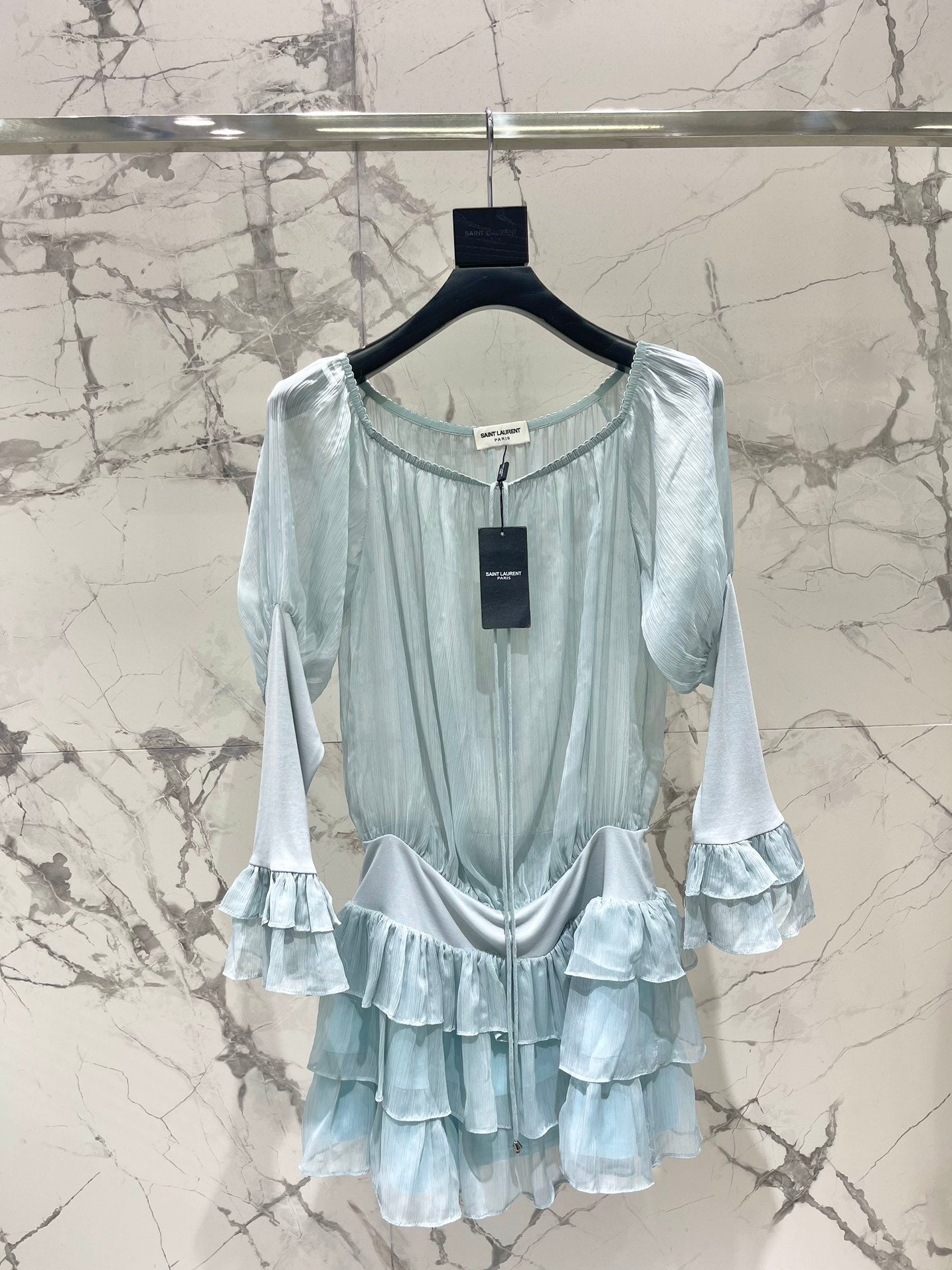 25 new pleated texture halter neck off-shoulder leg of lamb sleeves multi-layered ruffle dress